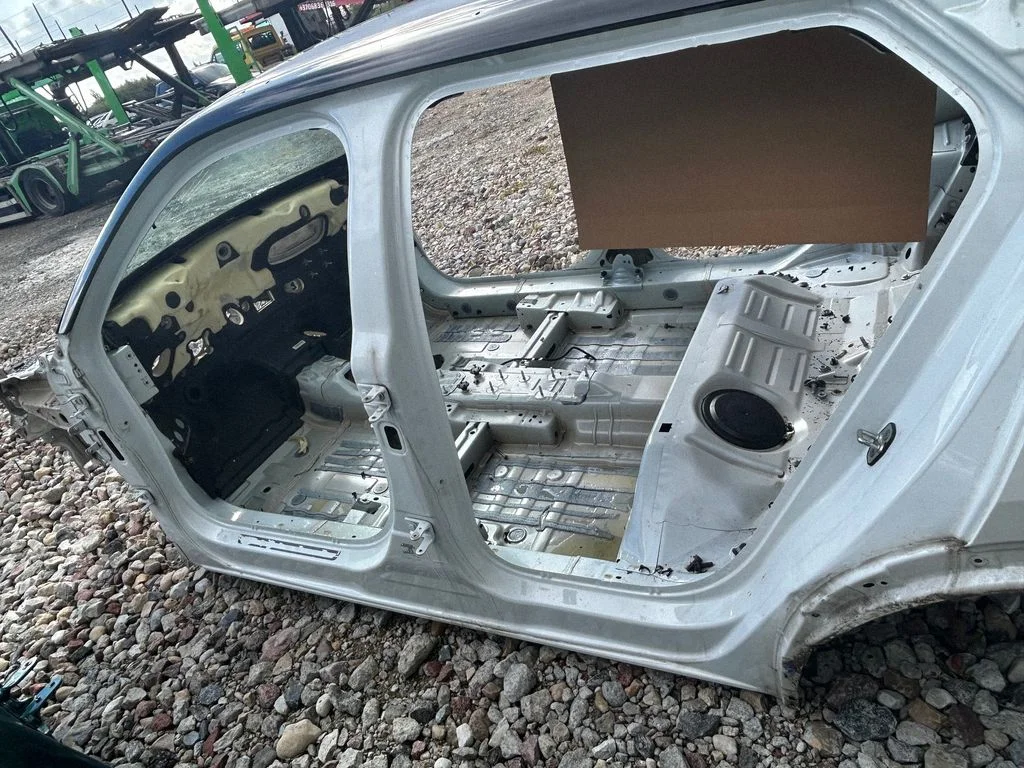 Esimene lävepakk (kereosa) – Peugeot 2008 II (2019-)