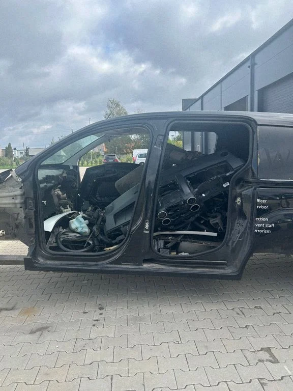 Esimene lävepakk (kereosa) – Citroen Berlingo (2008-2018)