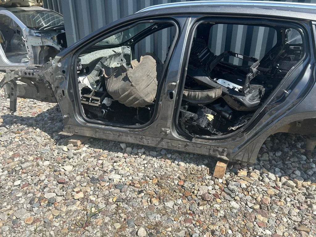 Esimene lävepakk (kereosa) – Ford Focus (2018-)