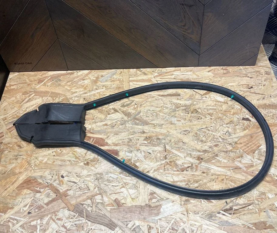 Rubber seal front coupe door window – Mazda 2 (2022-)