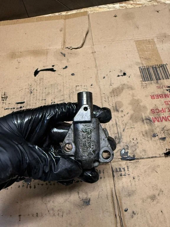 Timing belt/chain tensioner 55197785