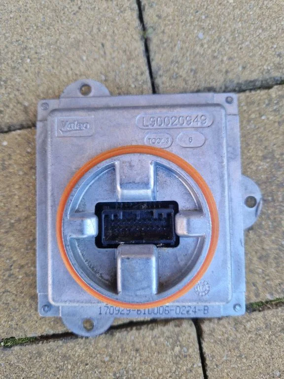 Headlight ballast module Xenon L90077817