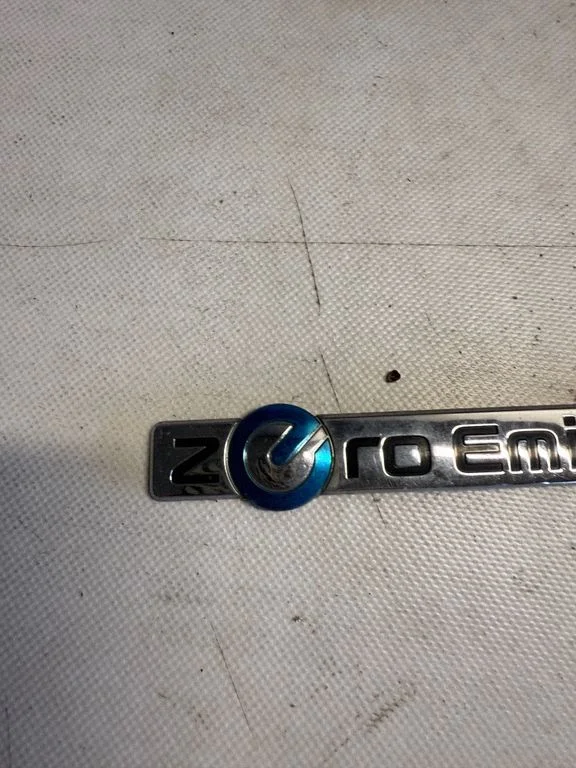 Emblemat producenta / oznaczenie modelu