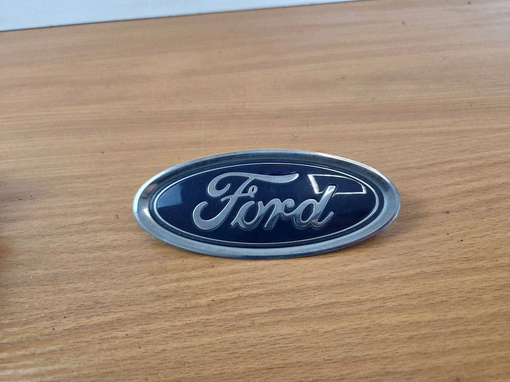 Tootja embleem / mudelitähed – Ford Focus (2018-)