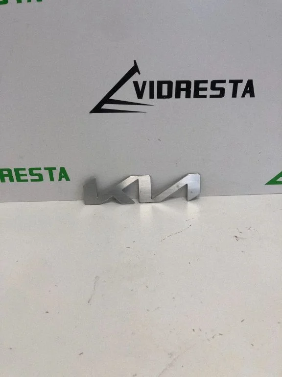 Emblemat producenta / oznaczenie modelu