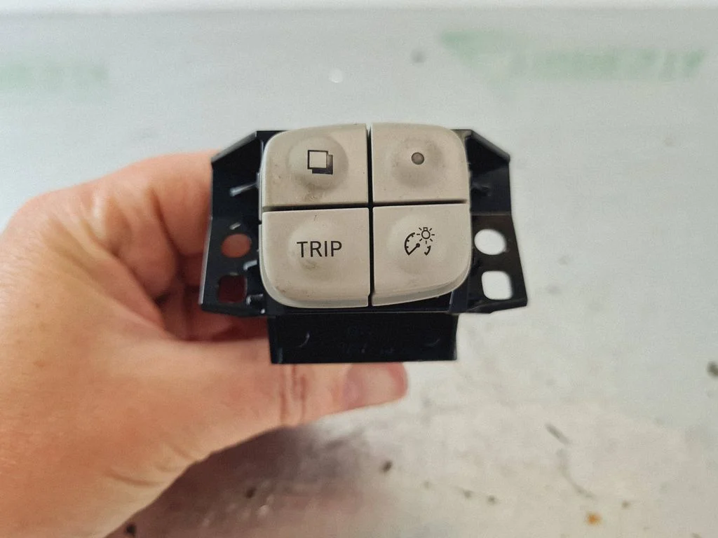 Manetka tempomatu – Nissan Leaf I (ZE0) (2010-2017)
