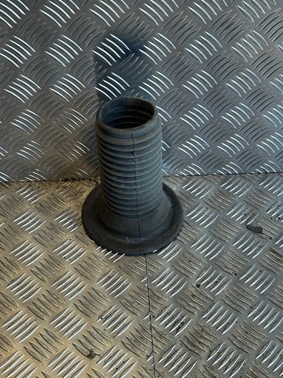 Rear strut damper dust cover boot – Toyota Avensis T270 (2015-2018)
