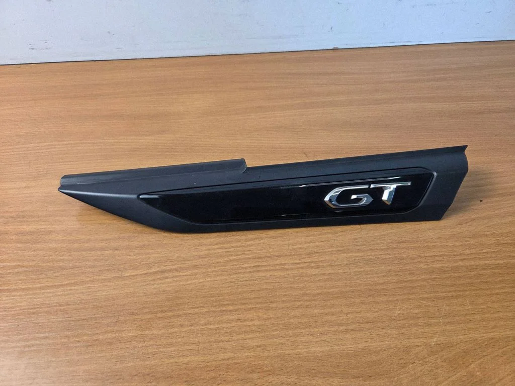 Fender trim (molding) 9825861580