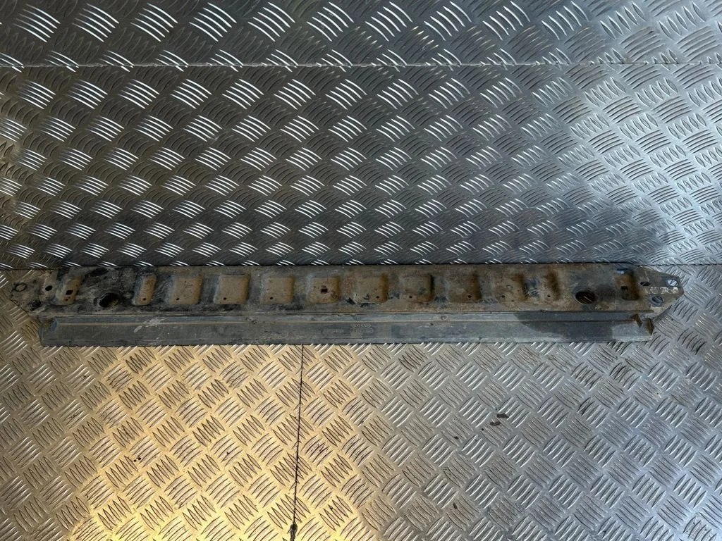 Bottom radiator support slam panel – Volvo XC70 (2008-2013)