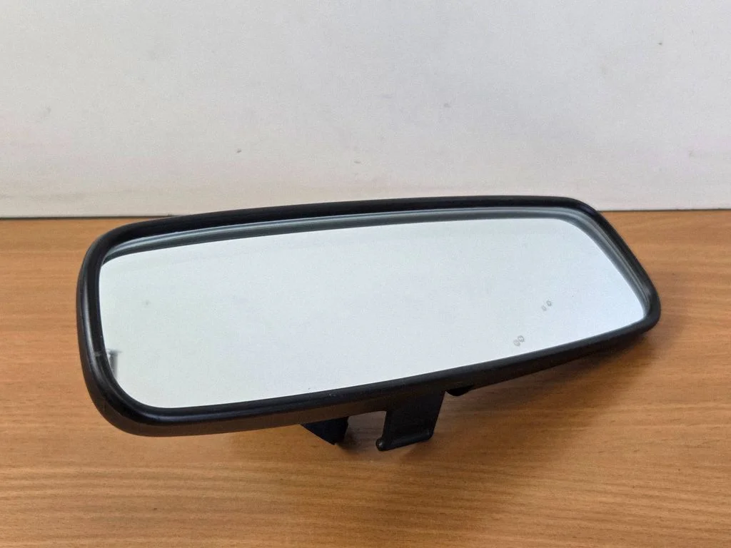 Rear view mirror (interior) E9024276