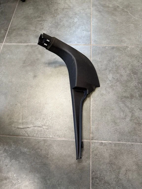 Muu läviste/piilarite katte osa 9677430877