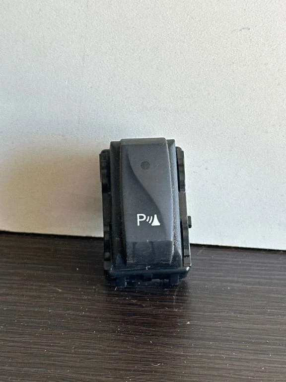 Parking (PDC) sensor switch – Renault Trafic III (X82) (2014-)