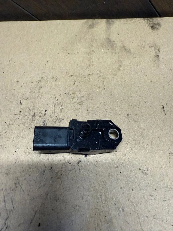 Oil pressure sensor – Jaguar XF X250 (2007-2015)