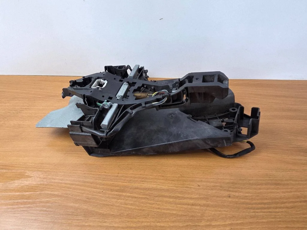 Rear door exterior handle/bracket – Volvo XC60 (2014-2016)