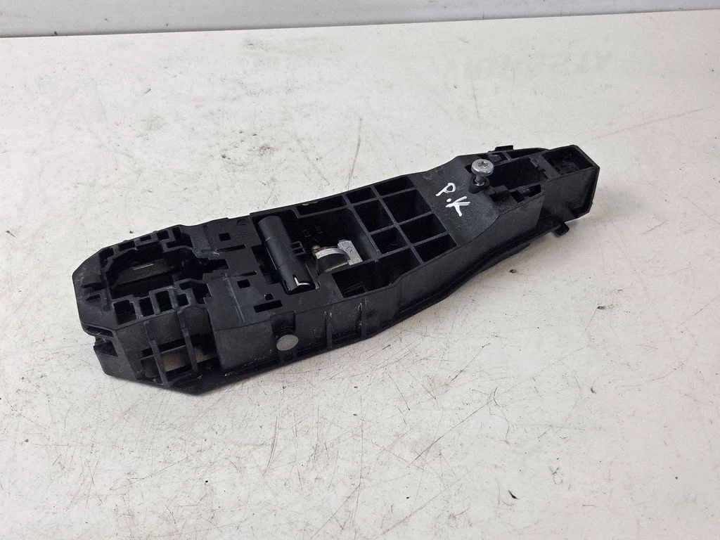 Rear door exterior handle/bracket – Peugeot 308 (2021-)