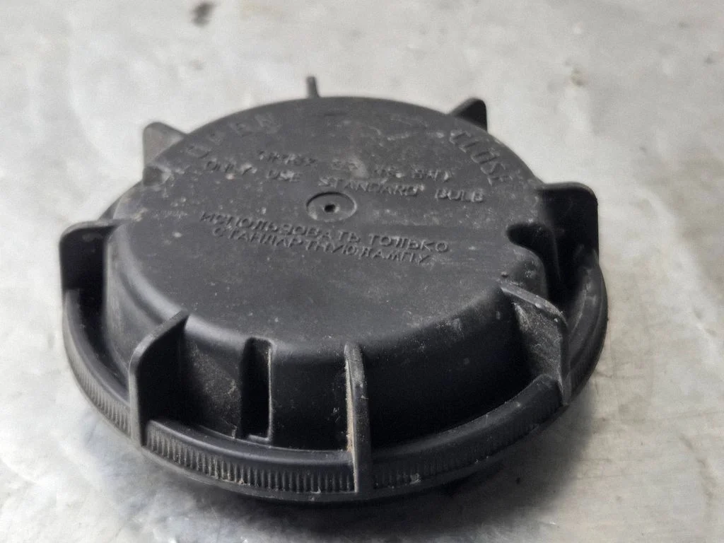 Headlight/headlamp dust cover