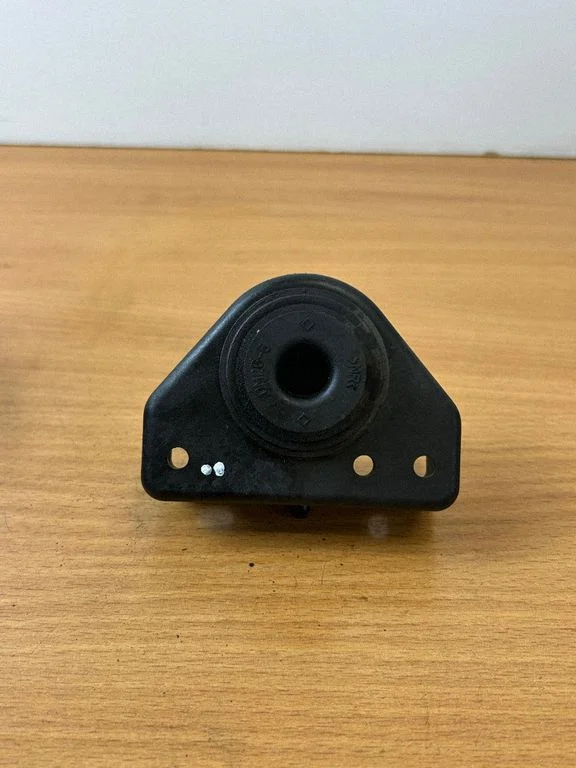Radiator mount bracket DM265