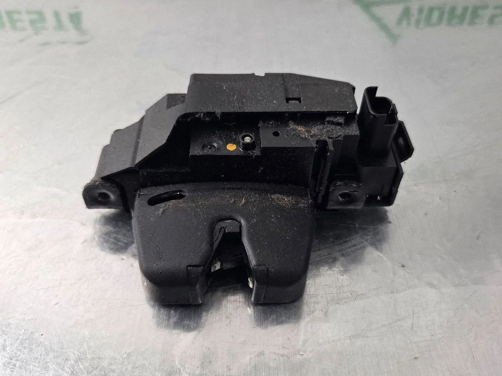 Tailgate lock latch – Peugeot 308 (2013-2021)