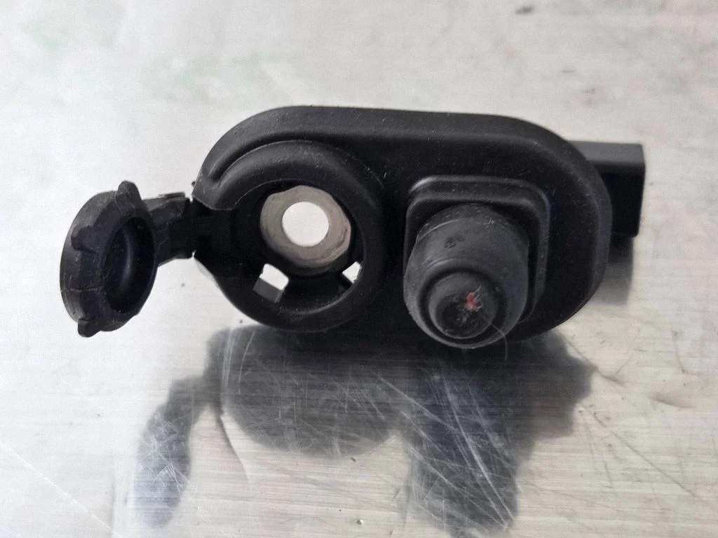 Kupee esiukse avamise/ sulgemise andur CS1514