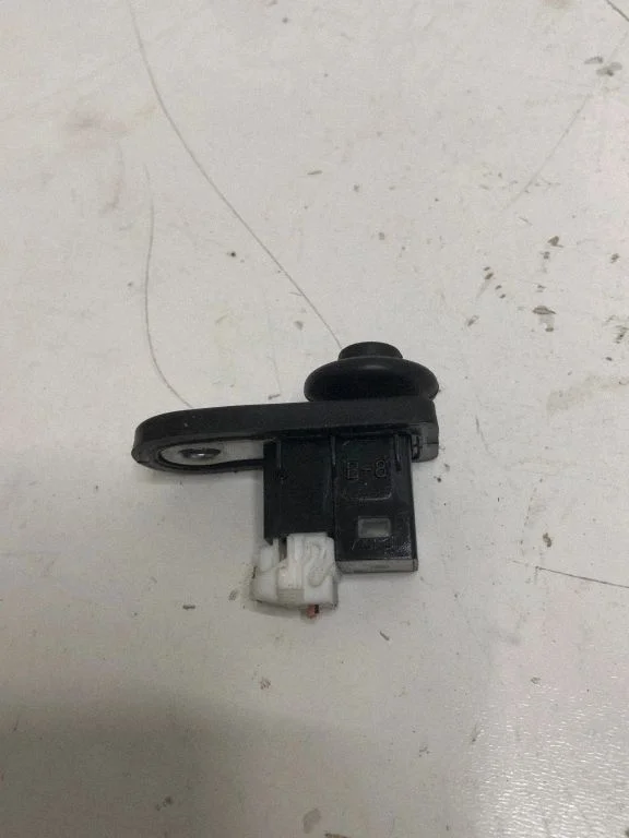 Front door sensor coupe 1M500