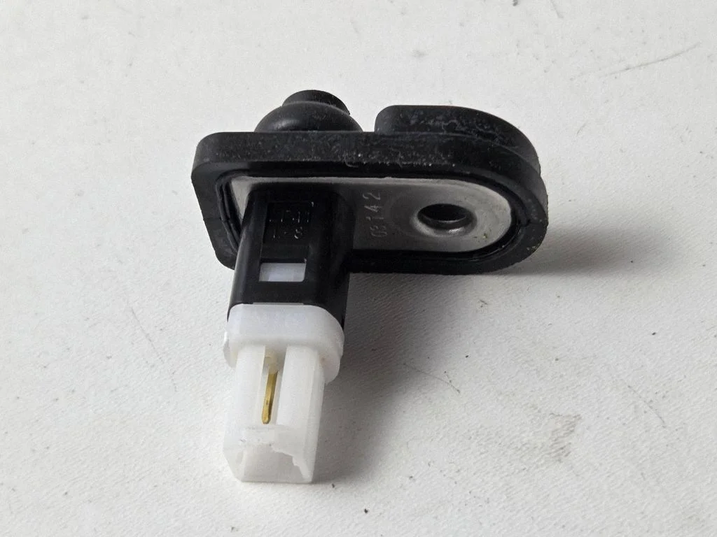 Front door sensor coupe 003142