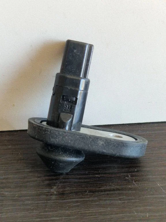 Laadimisukse avamise/ sulgemise andur – Toyota Avensis T270 (2015-2018)