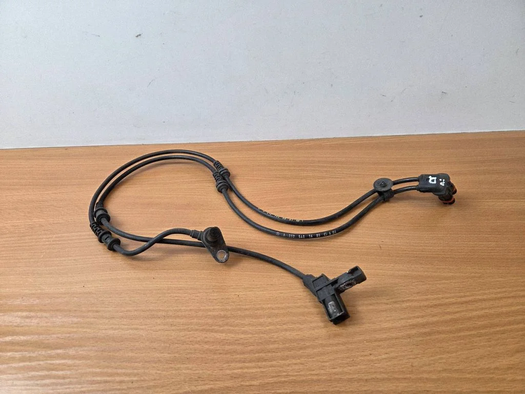 Brake pads wear sensor – Mercedes-Benz E-Class W212 (2009-2016)