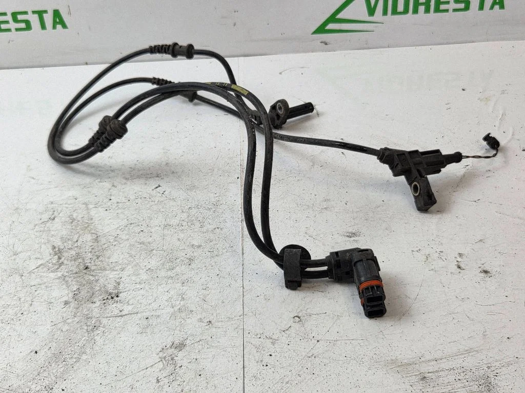 Brake pads wear sensor – Mercedes-Benz E-Class W212 (2009-2016)