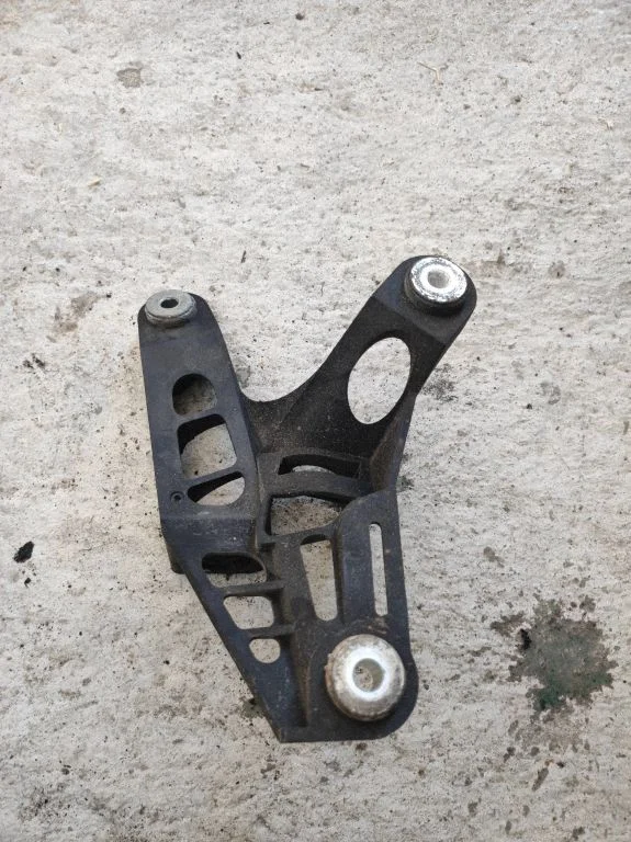Gear shift cable bracket – Skoda Superb B8 (3V) (2015-2024)