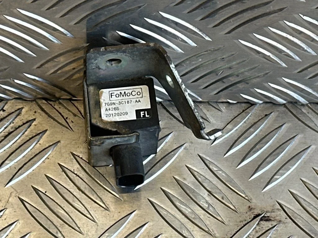 Eesmise vedrustuse kõrgusandur – Volvo XC70 (2008-2013)