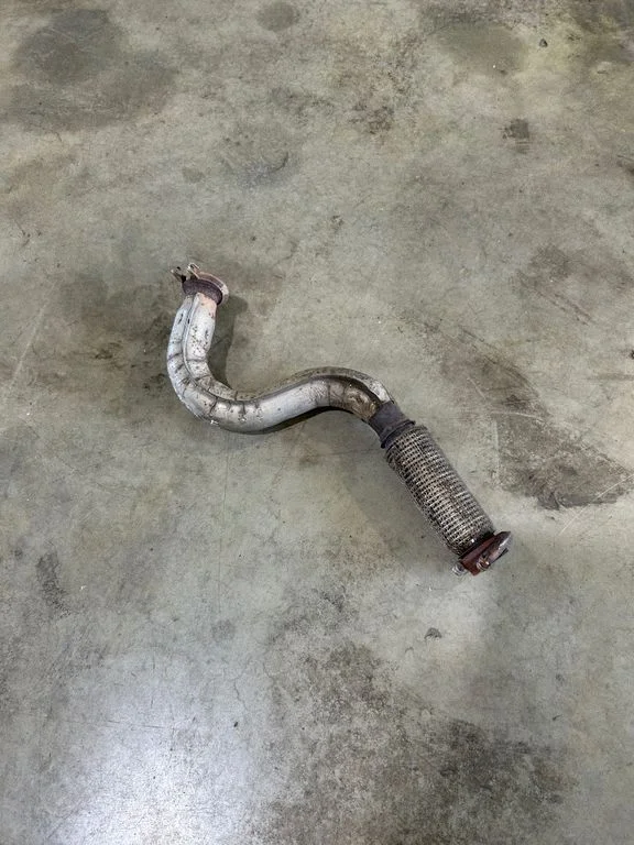 Muffler pipe connector clamp