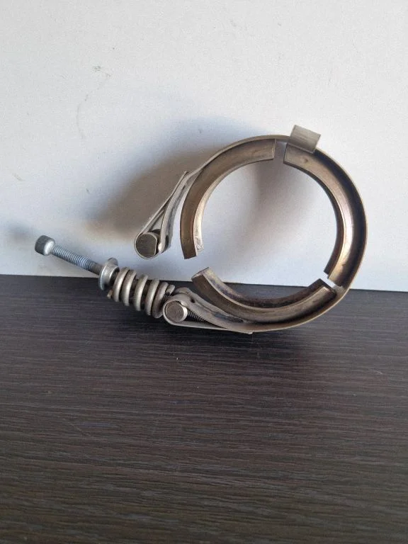 Muffler pipe connector clamp 31319192