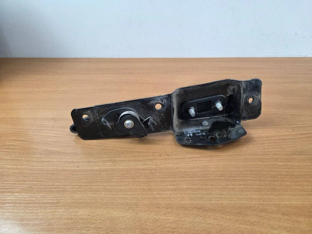 Loading door interior handle 8200323112