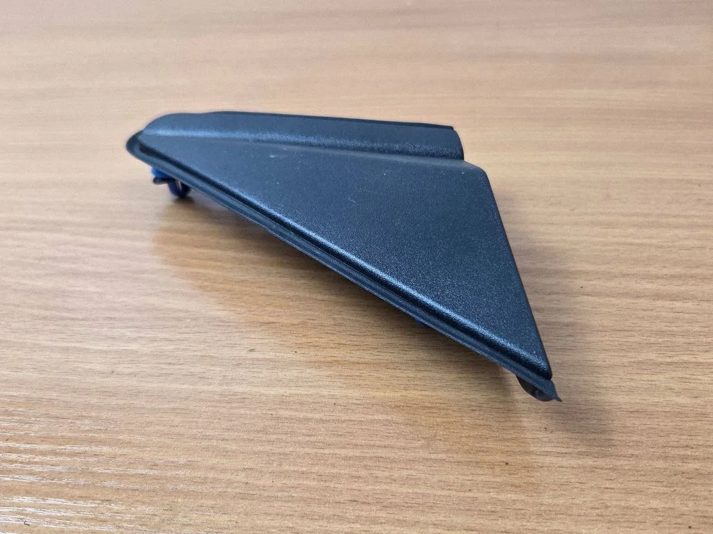 Fender end trim 86212Q0000