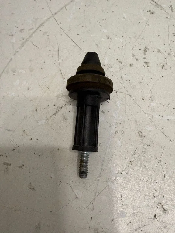Air filter cleaner box bracket assembly