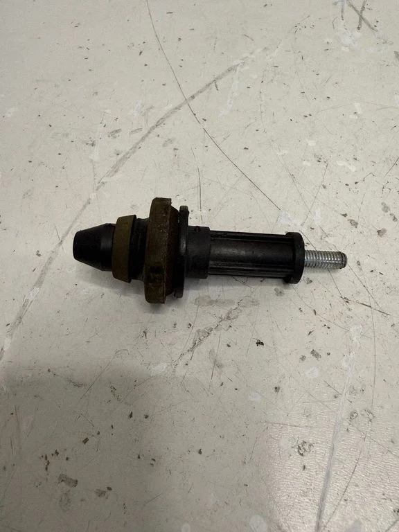 Air filter cleaner box bracket assembly