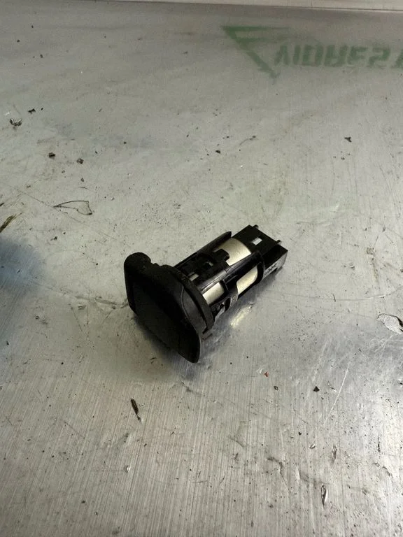12 V pesa (taga) 26J8