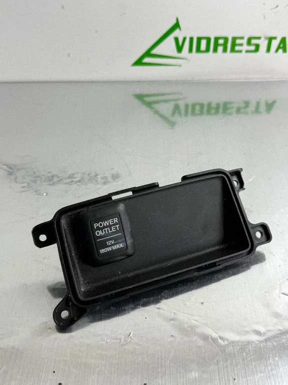 Gniazdo 12 V (tył) PPTD10