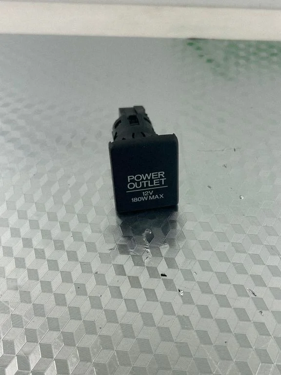 12 V pesa (taga)