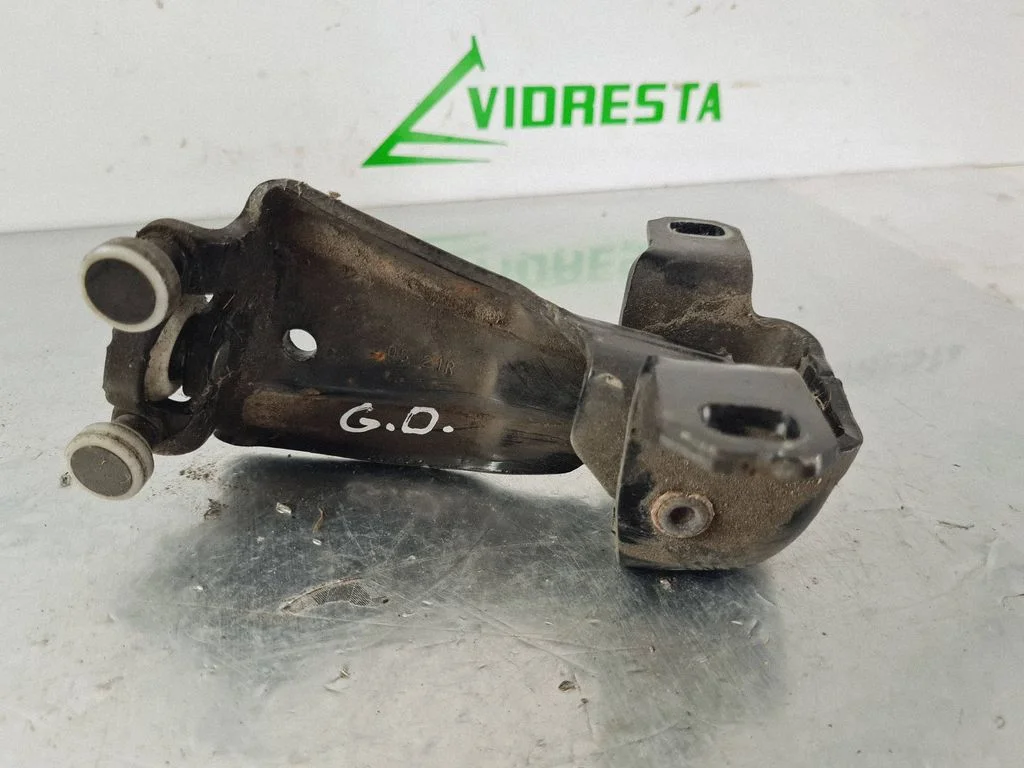 Sliding door middle roller runner – Mercedes-Benz Vito Viano W447 (2014-)