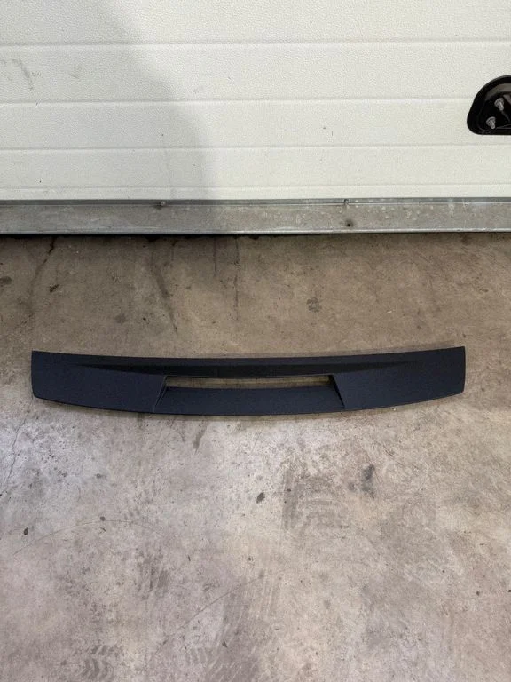 Tailgate/trunk spoiler 9824817580