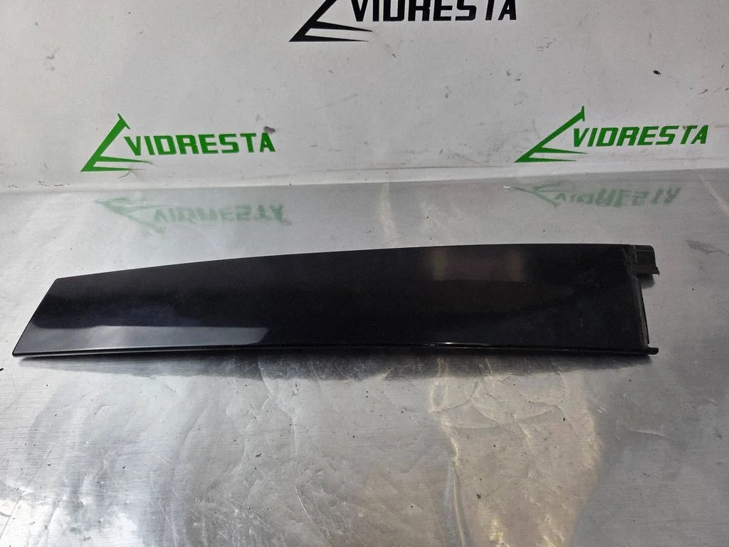 Listwa szyby drzwi przednich AM51U20898