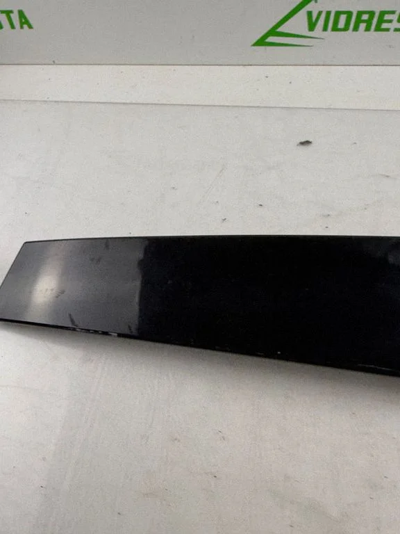 Front door glass trim molding JX7BA20898