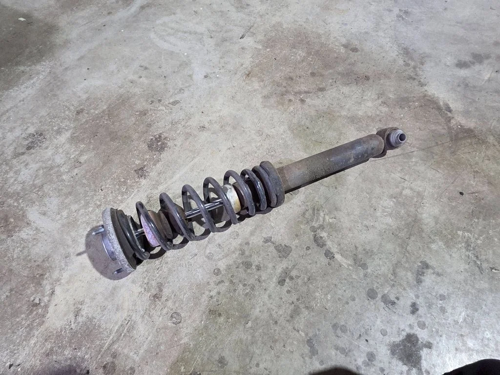 Rear shock absorber with coil spring 6854329