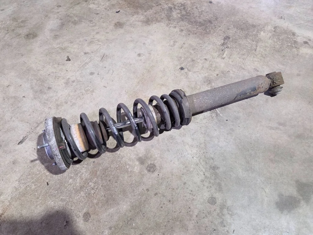 Rear shock absorber with coil spring 6854328