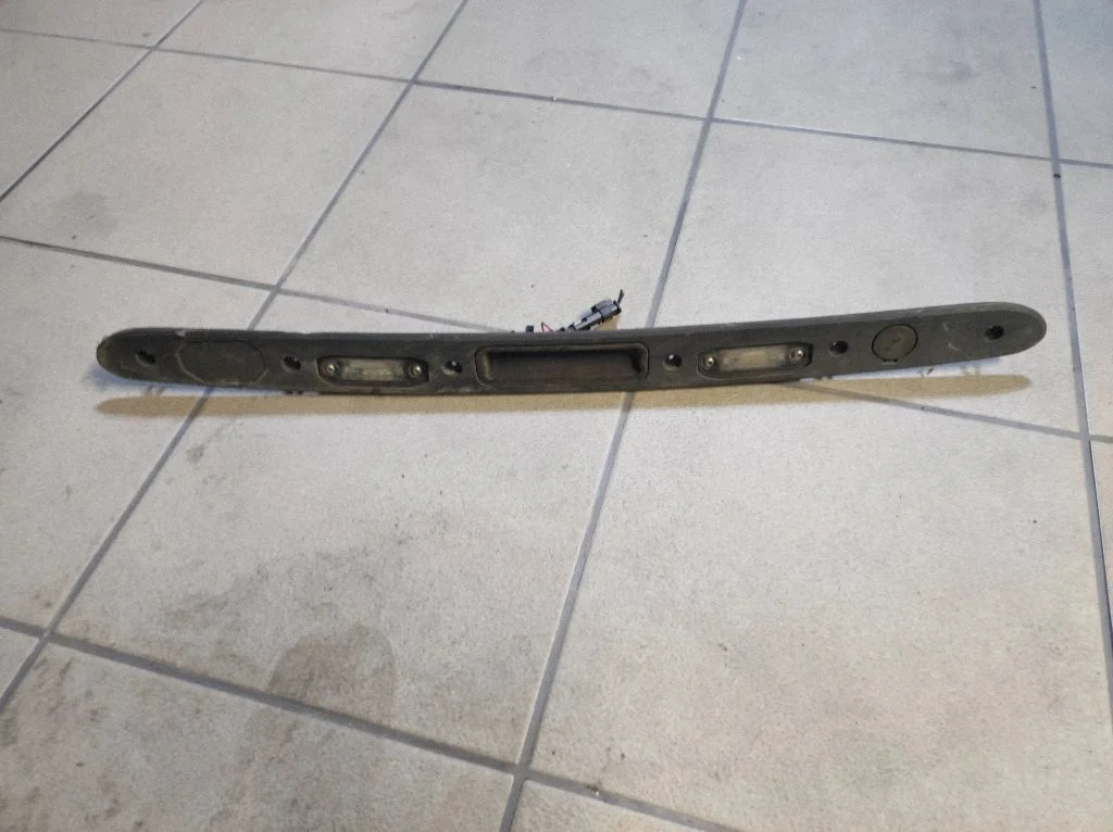 Trunk door license plate light bar 31253640