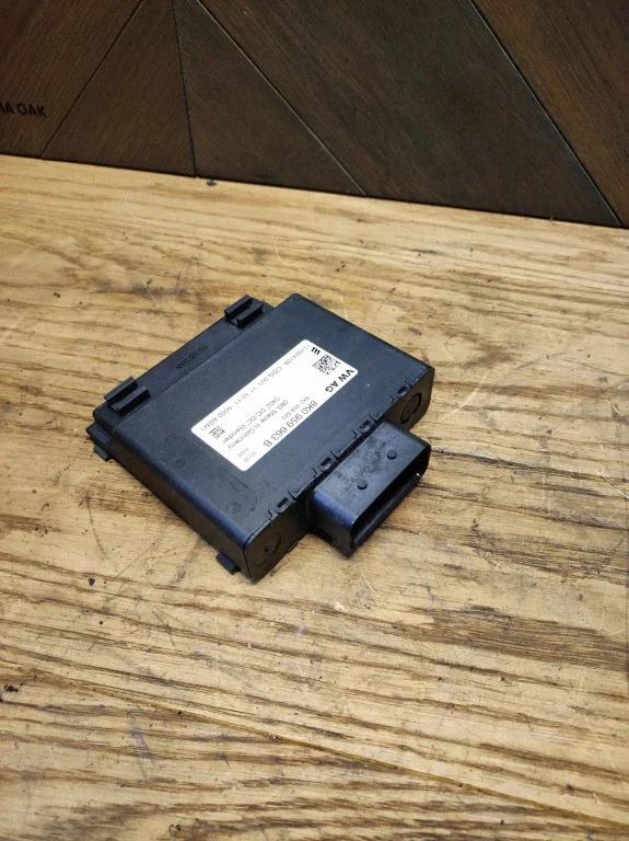Voltage converter/converter module – Audi A4 Allroad B8 (2008-2016)