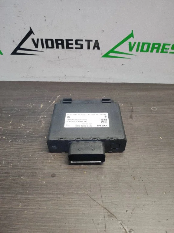 Voltage converter/converter module – Audi A5 Sportback 8TA (2009-2016)