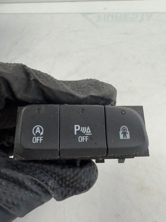 A set of switches – Opel Grandland X (2017-2024)