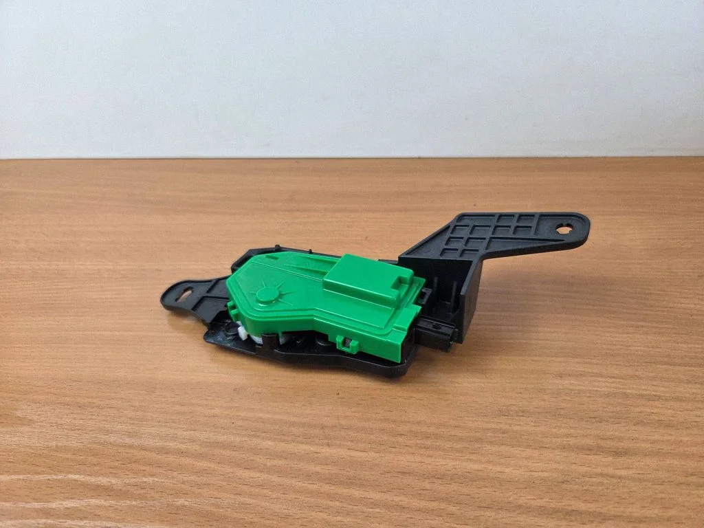Kütusepaagi korgi luku mootor